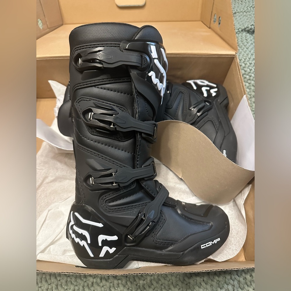 NEW women’s fox riding boots size 6 ￼